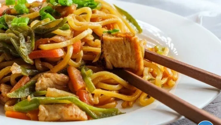 Tavuklu Sebzeli Udon