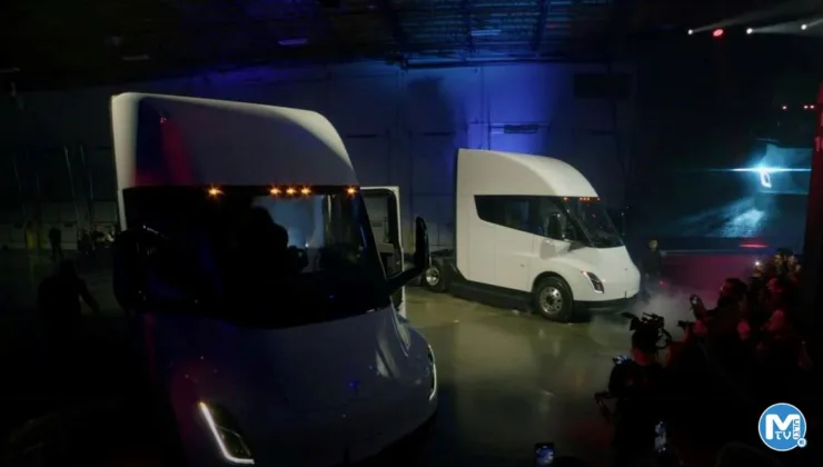 Tesla, ilk elektrikli TIR’ını teslim etti: 3 yıllık gecikme
