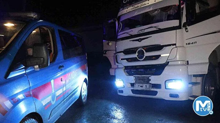 TIR ile 50 kilometrelik kovalamaca: Polis lastiklerine ateş açarak durdurdu