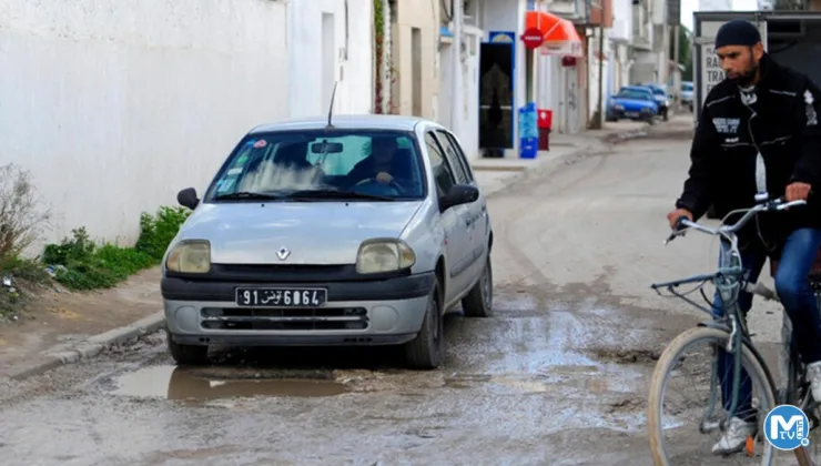 Tunus halkı erken genel seçimler için sandık başında