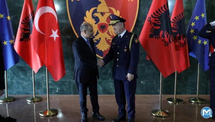 Türkiye’den Arnavutluk polisine ekipman desteği