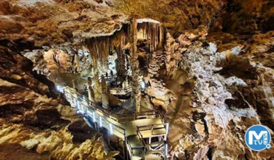 Yer altındaki gizli saray: Dağın içinde kendiliğinden oluştu herkes görmek için gidecek