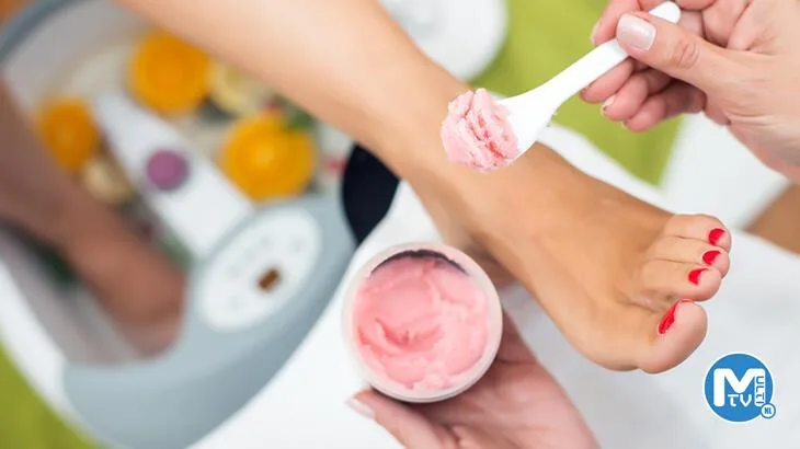 Yumuşacık yapıp güzelleştiren zencefil ve zeytinyağlı ayak balmı tarifi