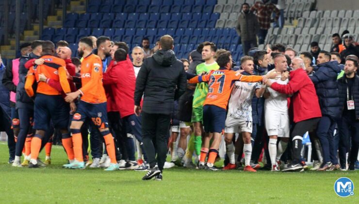 Başakşehir – Adana Demirspor maçında büyük gerginlik! Saha bir anda karıştı, başkan sahaya indi…