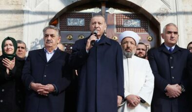 Restorasyonu tamamlanan Eminönü Yeni Cami açıldı