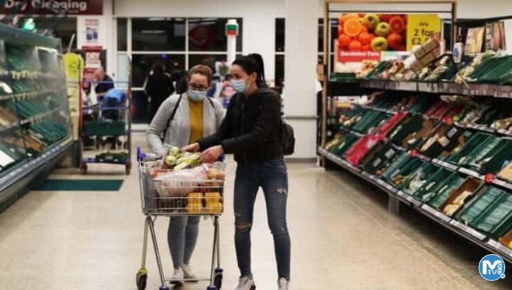 Enflasyon ile boğuşan İngiltere’de ihtiyaç sahiplerine alışveriş kuponu dağıtılıyor