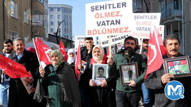 Evlat nöbetindeki anneden oğluna çağrı: Neredeysen gel yetiş bize