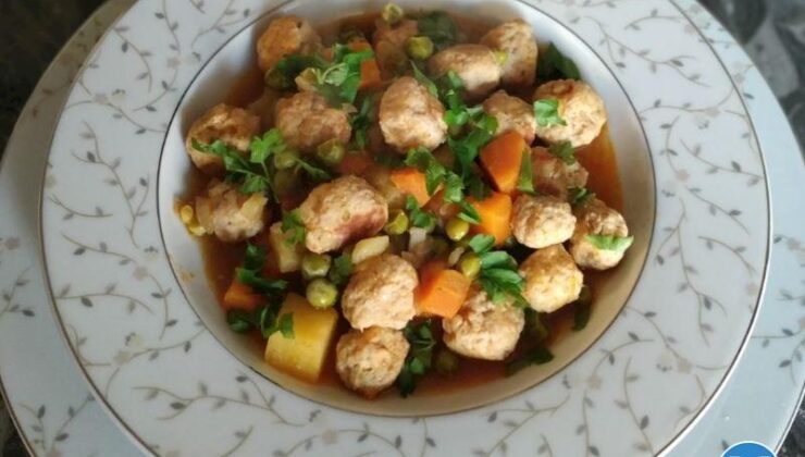 Güveçte Hindi Köfteli Bezelye