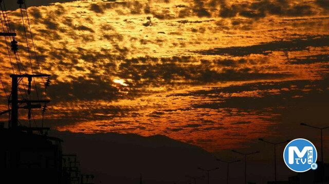 İzmit Körfezi ile birleşen gökyüzünün rengi mest etti