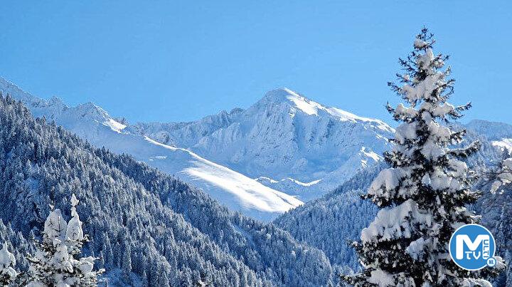 Kar kalınlığı bir metreyi aştı: Her yer beyaza büründü