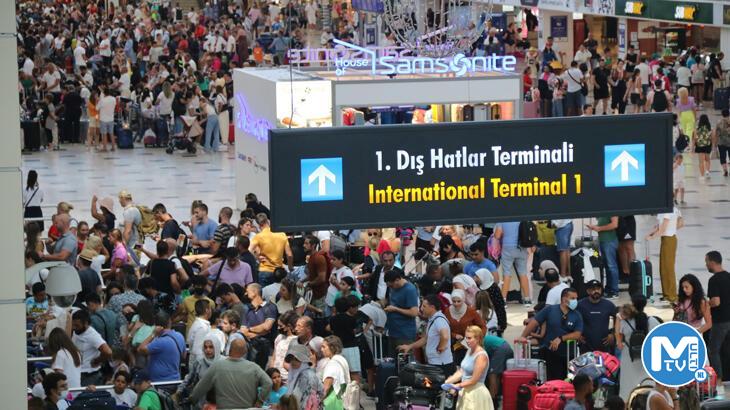 Pandemide dışarı çıkamayan yaşlı turistler, tatil için Türkiye’ye akın ediyor