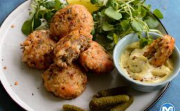 Pirinçli Somon Köfteleri Ve Yeşil Salata