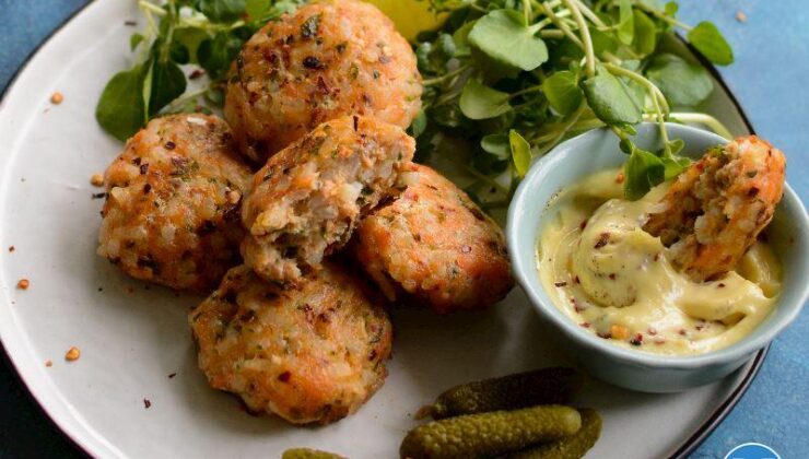 Pirinçli Somon Köfteleri Ve Yeşil Salata