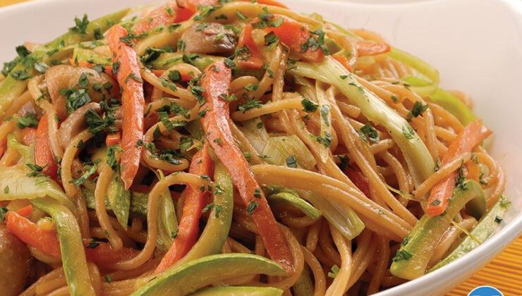 Sebzeli Çin Makarnası