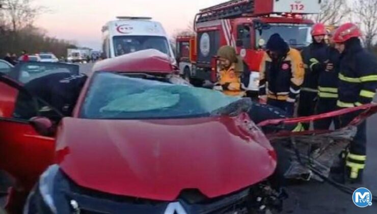 TEM’de TIR karşı şeride geçip 5 otomobile çarptı: 1 ölü, 1 yaralı