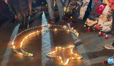 Beyaz Saray önündeki parkta depremde hayatını kaybedenlerin anısına mum yakıldı