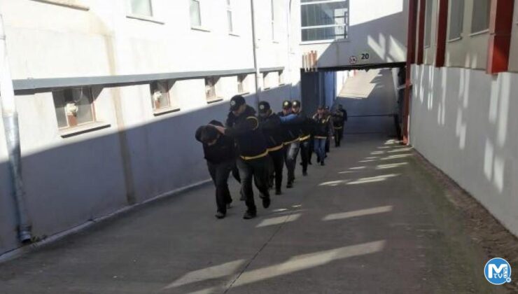 Boşaltılan hasarlı binalarda hırsızlık yapan 10 şüpheli tutuklandı