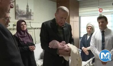 Cumhurbaşkanı Erdoğan depremzede annenin kızına ezan okuyup isim koydu