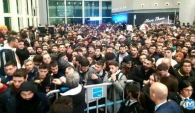 Deprem faciasının ardından binlerce gönüllü, İstanbul Havalimanı’na akın etti!