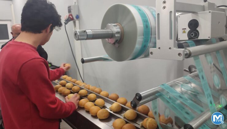 Liselilerin ürettiği 54 bin ekmek deprem bölgesine gönderildi