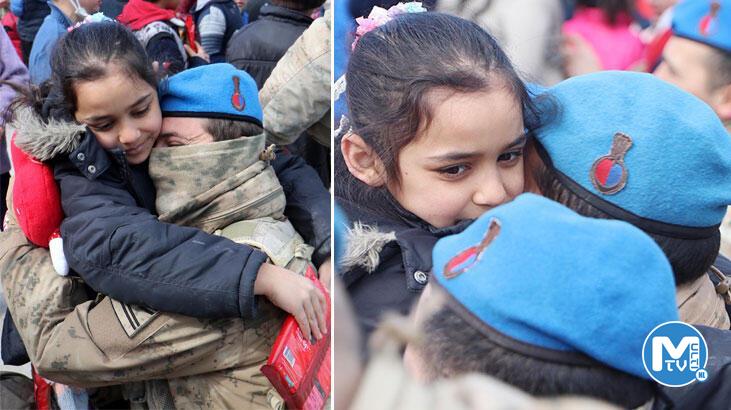 ‘Mavi bereliler’ enkazdan çıkıp, çocuklara gitti