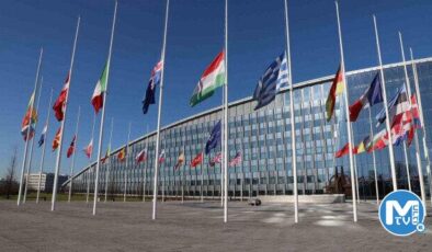 NATO Karargahlarında bayraklar deprem nedeniyle yarıya indirildi