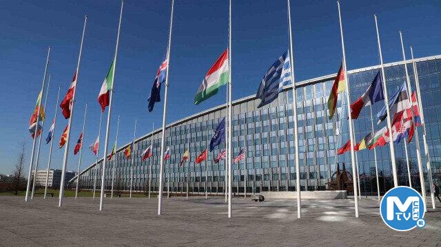 NATO Karargahlarında bayraklar deprem nedeniyle yarıya indirildi