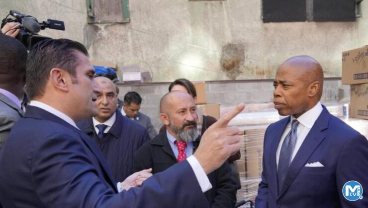 New York Belediye Başkanı Adams’tan Türk camisine ziyaret