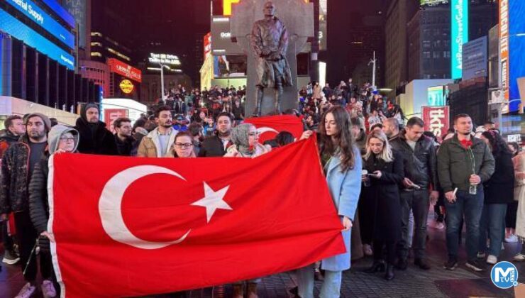 New York’un Times Meydanı’nda depremlerde hayatını kaybedenler anıldı