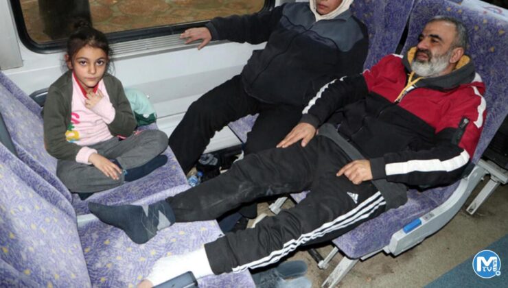 Vagonlar depremzedelere ev oldu