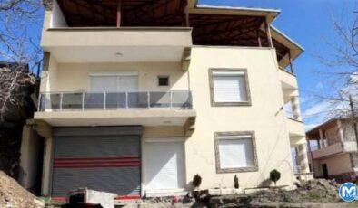 Depremde binanın yönü değişmiş