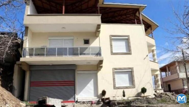 Depremde binanın yönü değişmiş