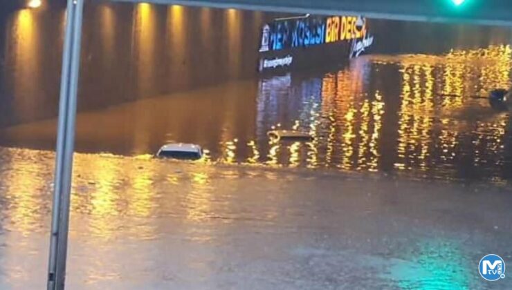 Diyarbakır’daki yağışlardan 9 otomobil hasar gördü, 80 ev ve iş yerini su bastı