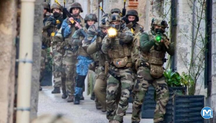 Fransa’da şehrin göbeğinde askeri tatbikat