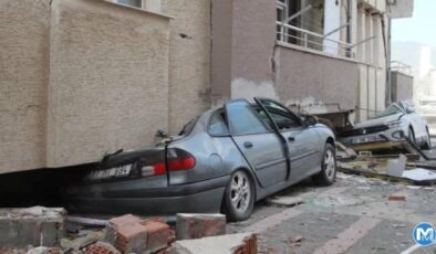 Hatay’da 5 otomobil, 50 kişiyi kurtardı!