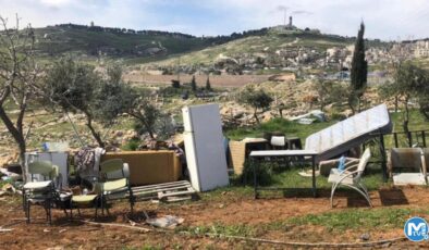 İsrail güçleri, Filistinlilerin evlerini yıkmayı sürdürüyor