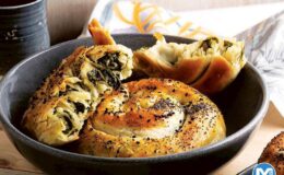 Karışık otlu el açması börek