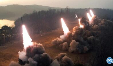 Kuzey Kore topçu birliklerinden atış tatbikatı