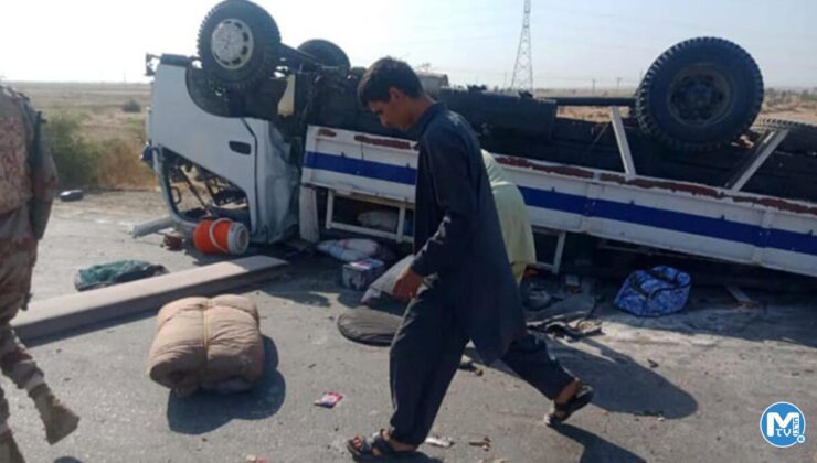 Pakistan’da polis aracına bombalı saldırı: 9 ölü, 9 yaralı