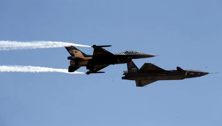 KIZILELMA ve SOLOTÜRK’ten kol uçuşu