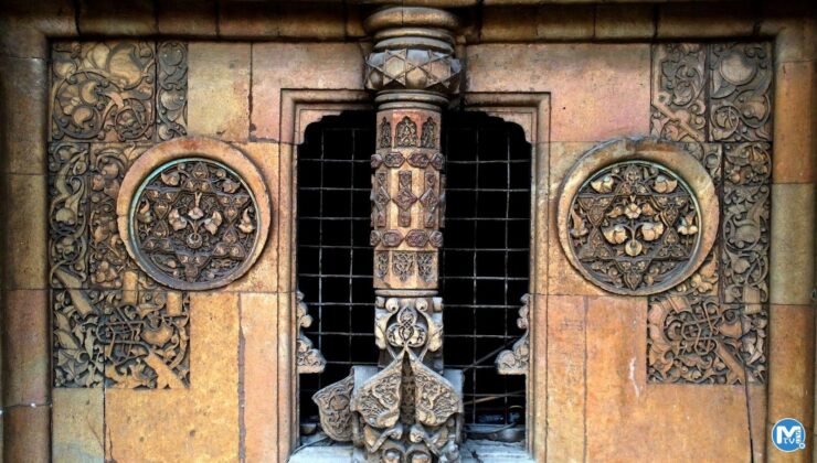 794 yıllık şaheserde üç boyutlu motif işçiliği dikkat çekiyor