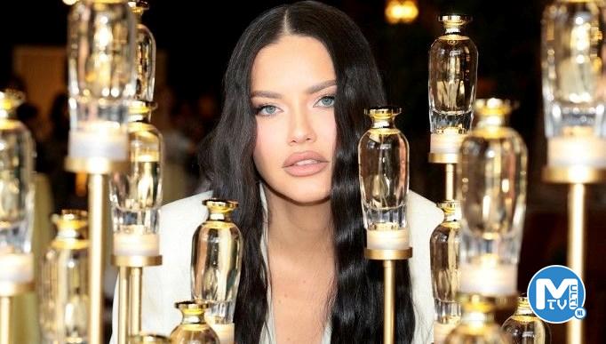 Adriana Lima yıllar sonra yeniden Victoria’s Secret etkinliğinde
