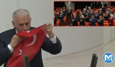 Binali Yıldırım, İstiklal Marşı’nın ilk kıtasını okudu
