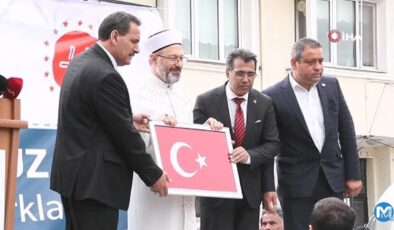 Diyanet İşleri Başkanı Erbaş Roman vatandaşları umreye uğurladı