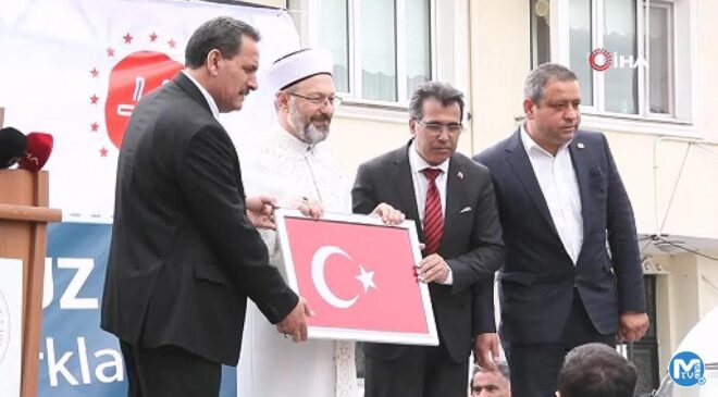 Diyanet İşleri Başkanı Erbaş Roman vatandaşları umreye uğurladı