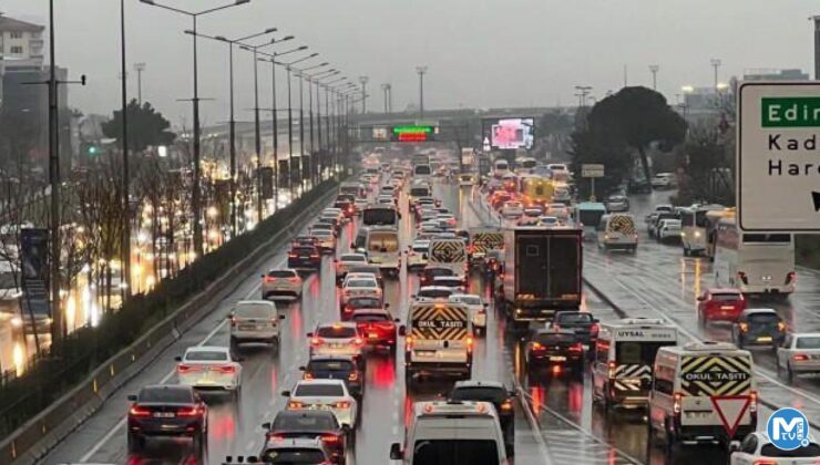 İstanbul’da haftanın ilk iş gününde trafik yoğunluğu!