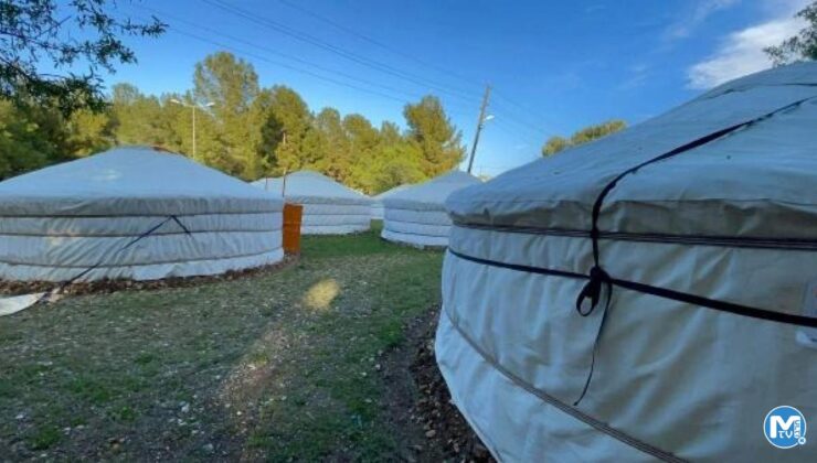 Moğolistan’dan gelen kıl çadırlar depremzedeler için kuruldu