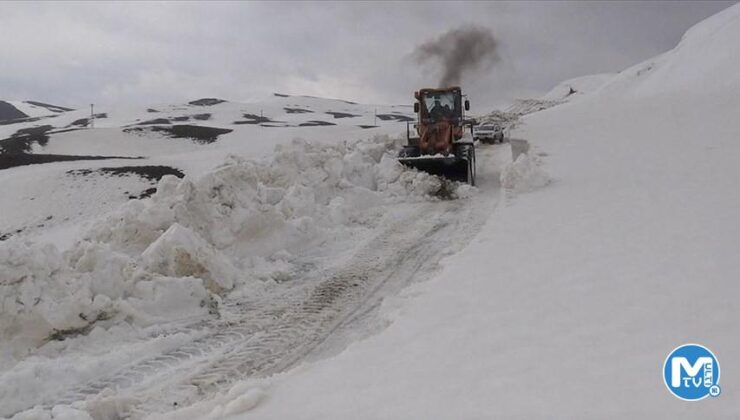Nisan ayında karla mücadele
