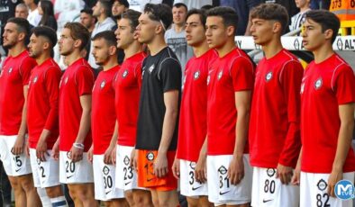 Altay’da oyuncular ödeme bekliyor