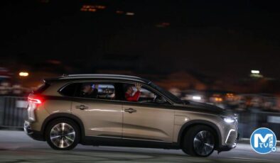 Bakan Varank, motosiklet ile geldiği havalimanında Togg ile drift attı